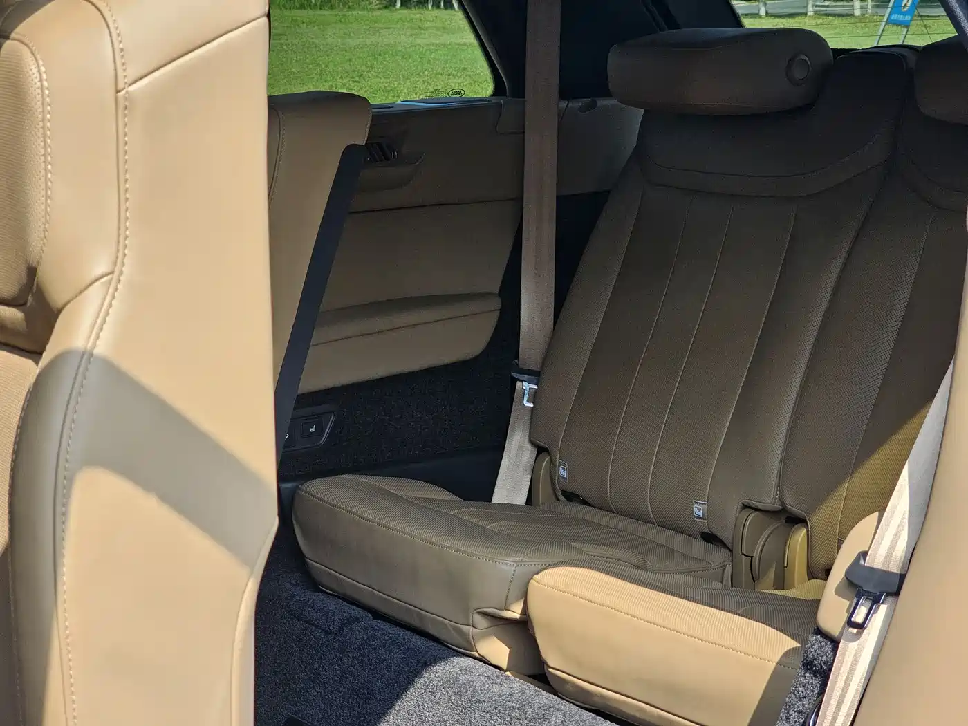 Land Rover Range Rover 2023 3.0 L6 400PS Golden Age 7-Seater Long Wheelbase фото 24