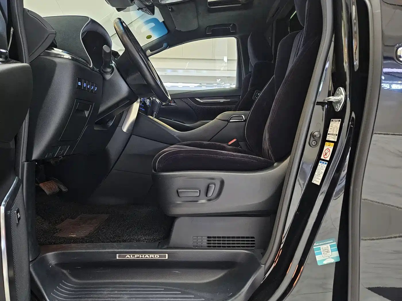 Toyota Alphard 2019 Hybrid 2.5L Premium Edition фото 6