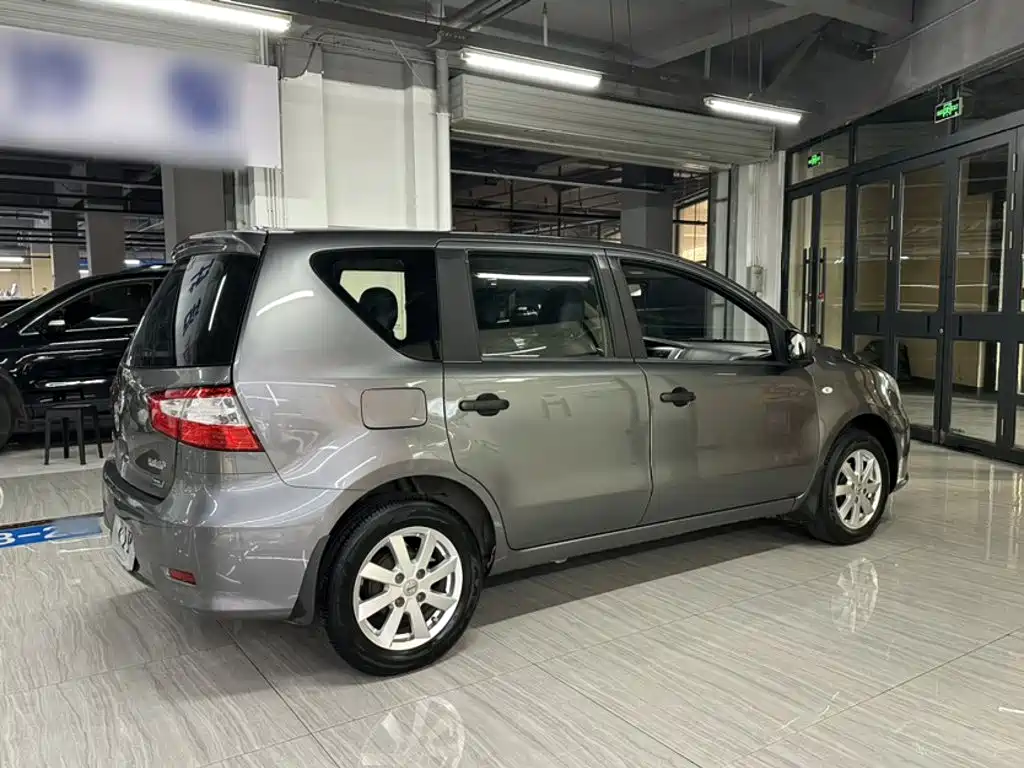 Nissan Livina 2017 2015 1.6XE Manual Comfort Edition
