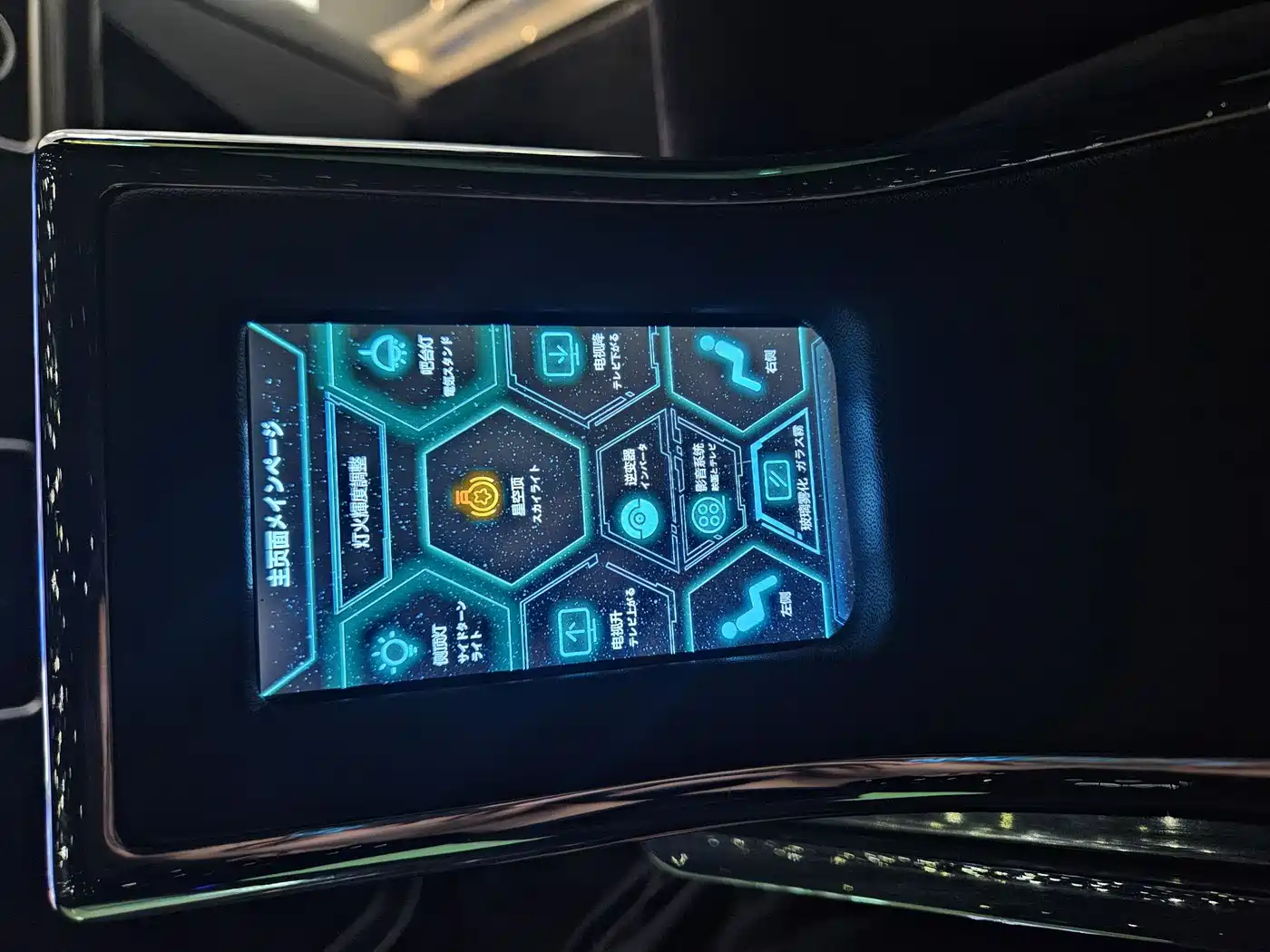 Toyota Alphard 2019 Hybrid 2.5L Premium Edition фото 17