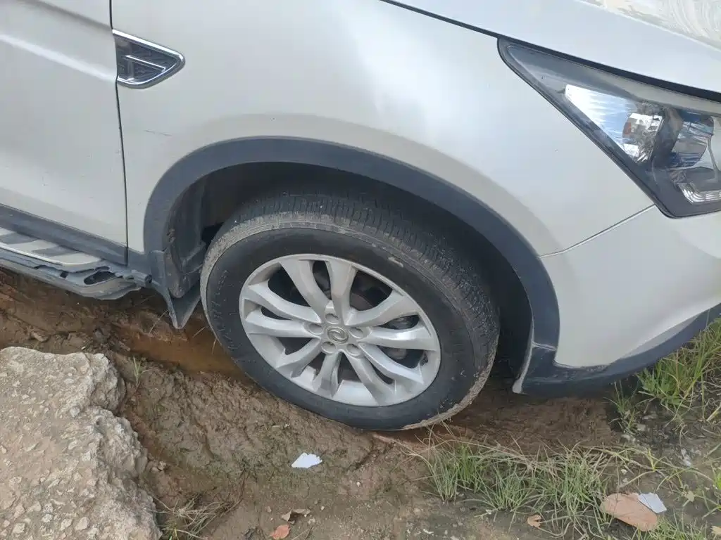 Dongfeng Aeolus Dongfeng Fengshen AX7 2015 2015 2.0L Manual Zhiyi Edition
