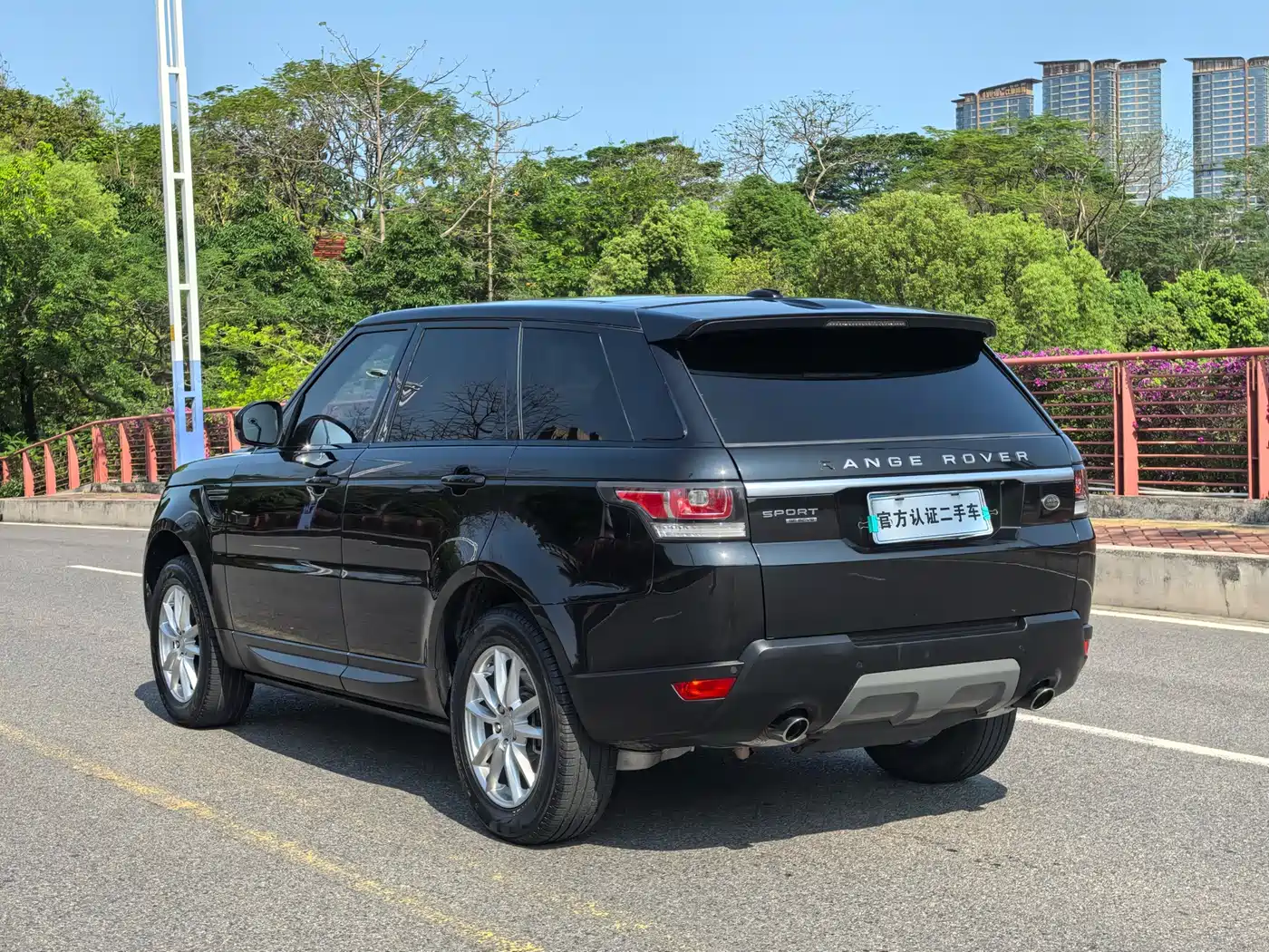 Land Rover Range Rover Sport 2016 Model 3.0 SC V6 SE фото 8