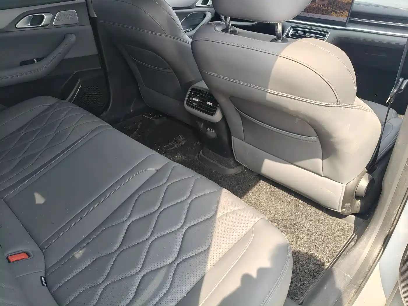 Geely Galaxy Galaxy A7 2025 EM-i 150km Explorer+ Edition фото 8