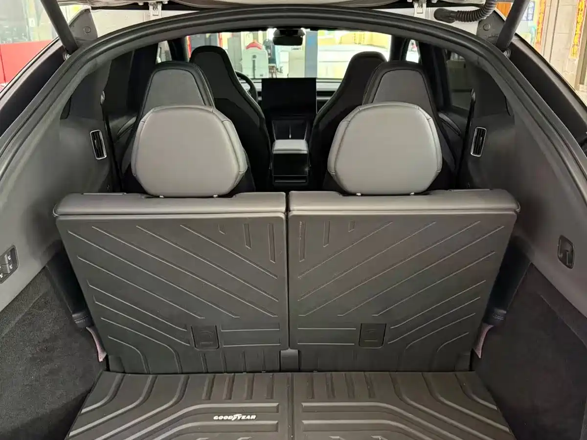 Tesla Model Y L 2025 2025 Facelift Long Range AWD