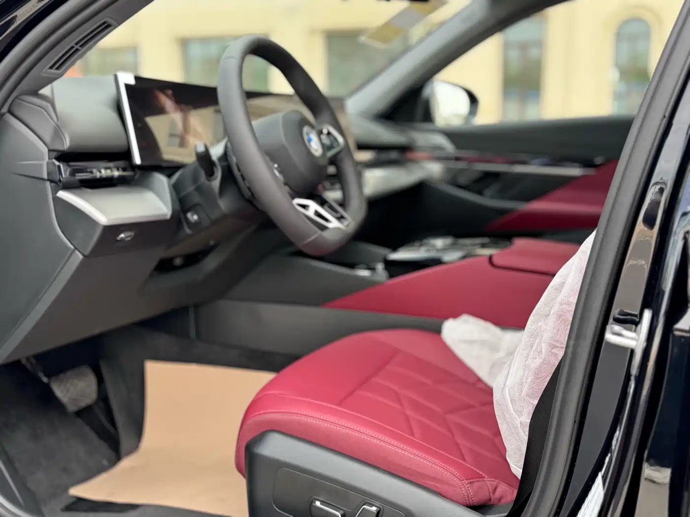 BMW 5 Series 2025 530Li Leading M Sport Package фото 4