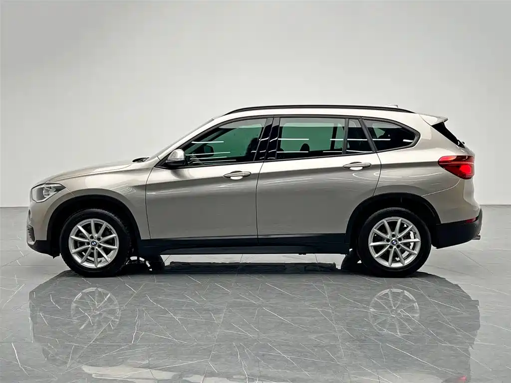 BMW X1 2019 sDrive18Li Fashion Model фото 3