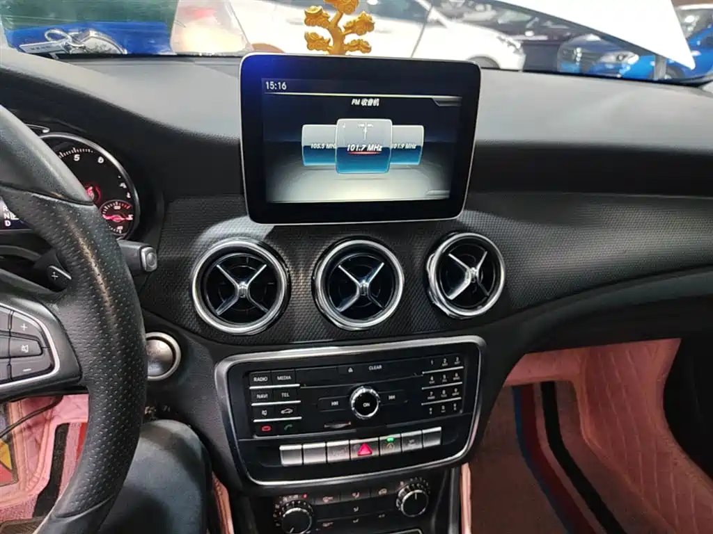 Mercedes-Benz GLA 2017 GLA 200 Dynamic фото 9
