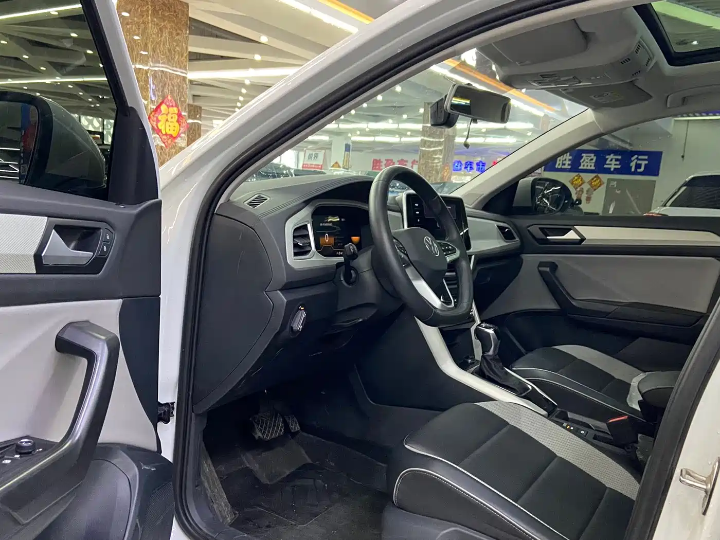 Volkswagen T-ROC 2023 280TSI DSG 2WD Time Edition фото 7