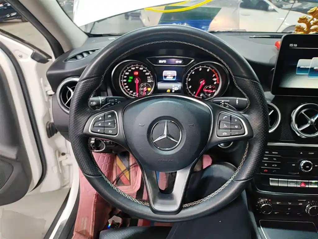 Mercedes-Benz GLA 2017 GLA 200 Dynamic фото 7