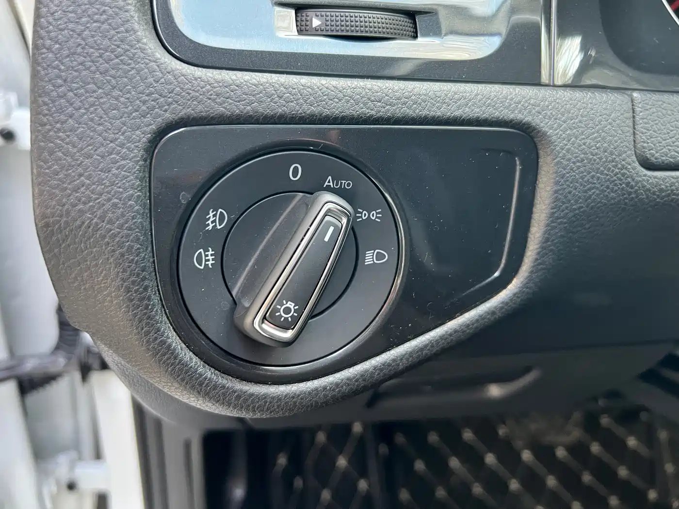 Volkswagen Golf 2018 230TSI Automatic Luxury фото 19