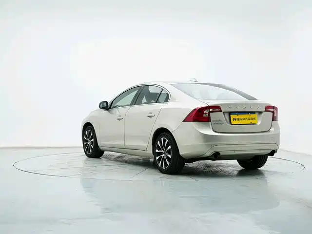 Фото 7 - Volvo S60