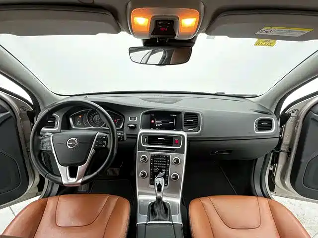 Фото 9 - Volvo S60