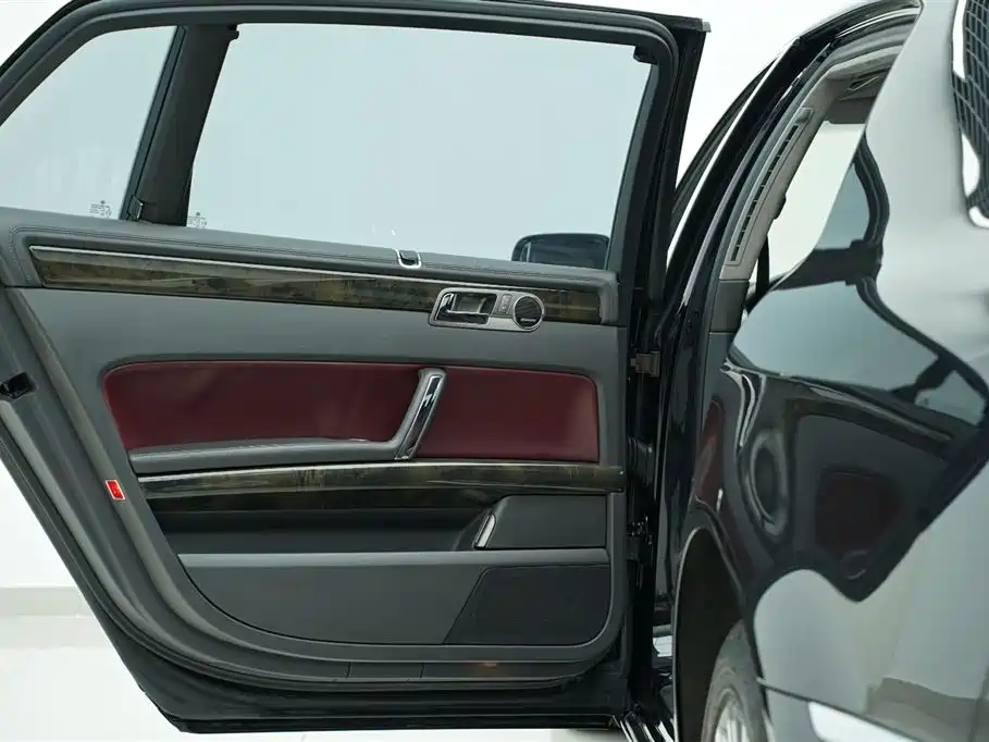 Volkswagen Phaeton 2011 4.2L V8 4-seat Extended Individual Edition фото 16