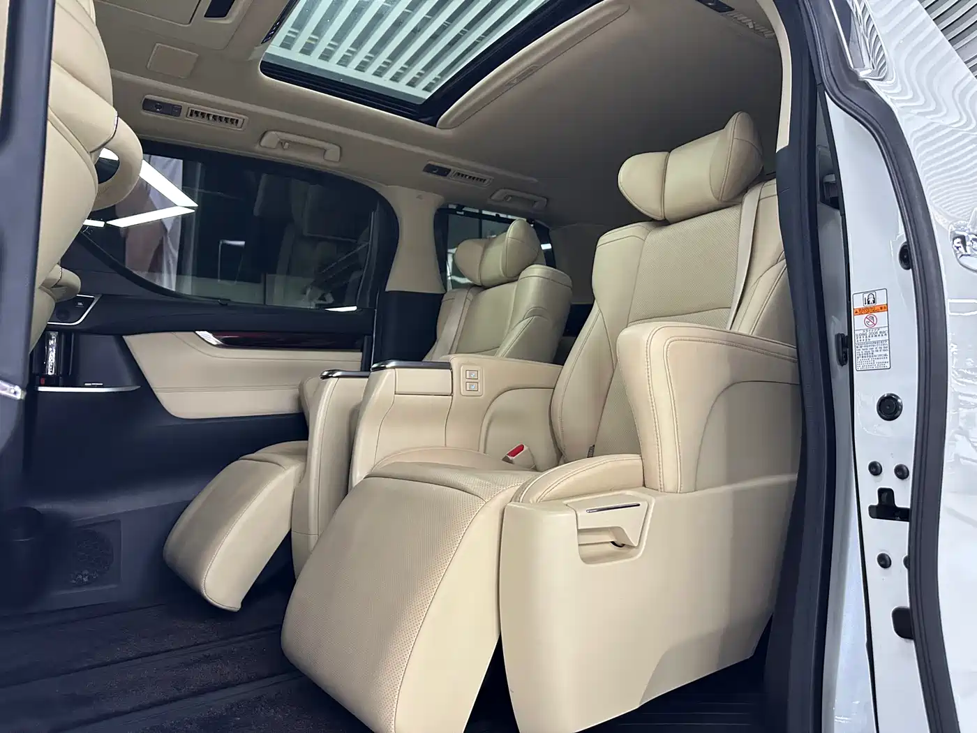 Toyota Alphard 2015 3.5L Luxury Edition фото 12