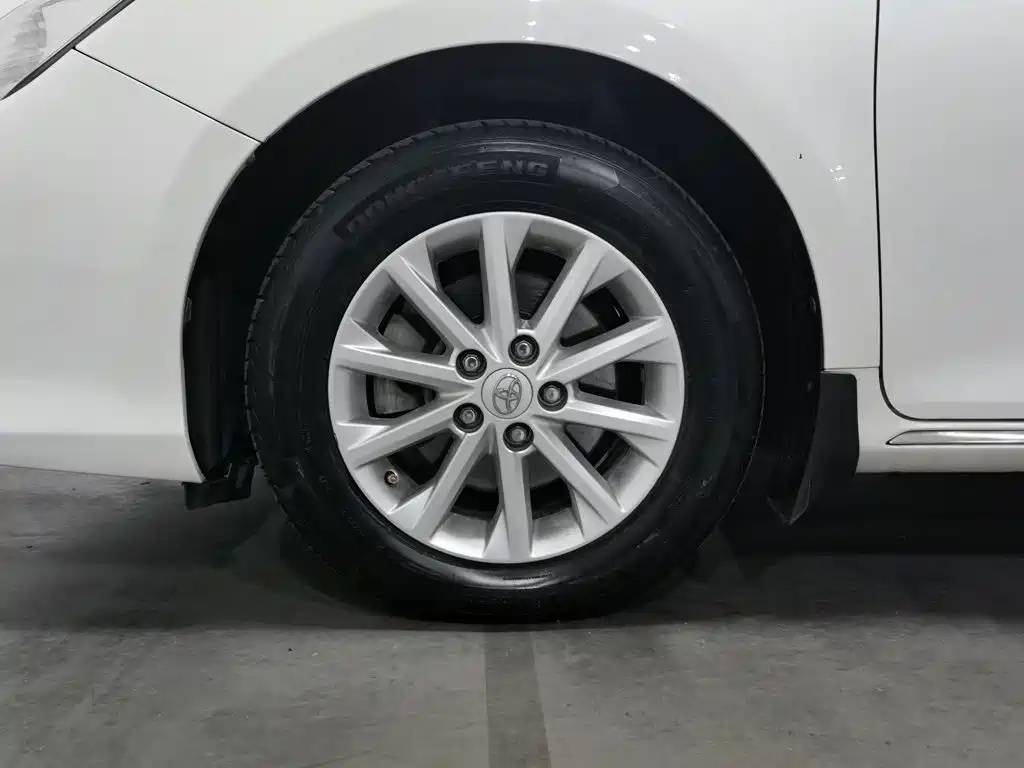 Photo 17 - Toyota Camry