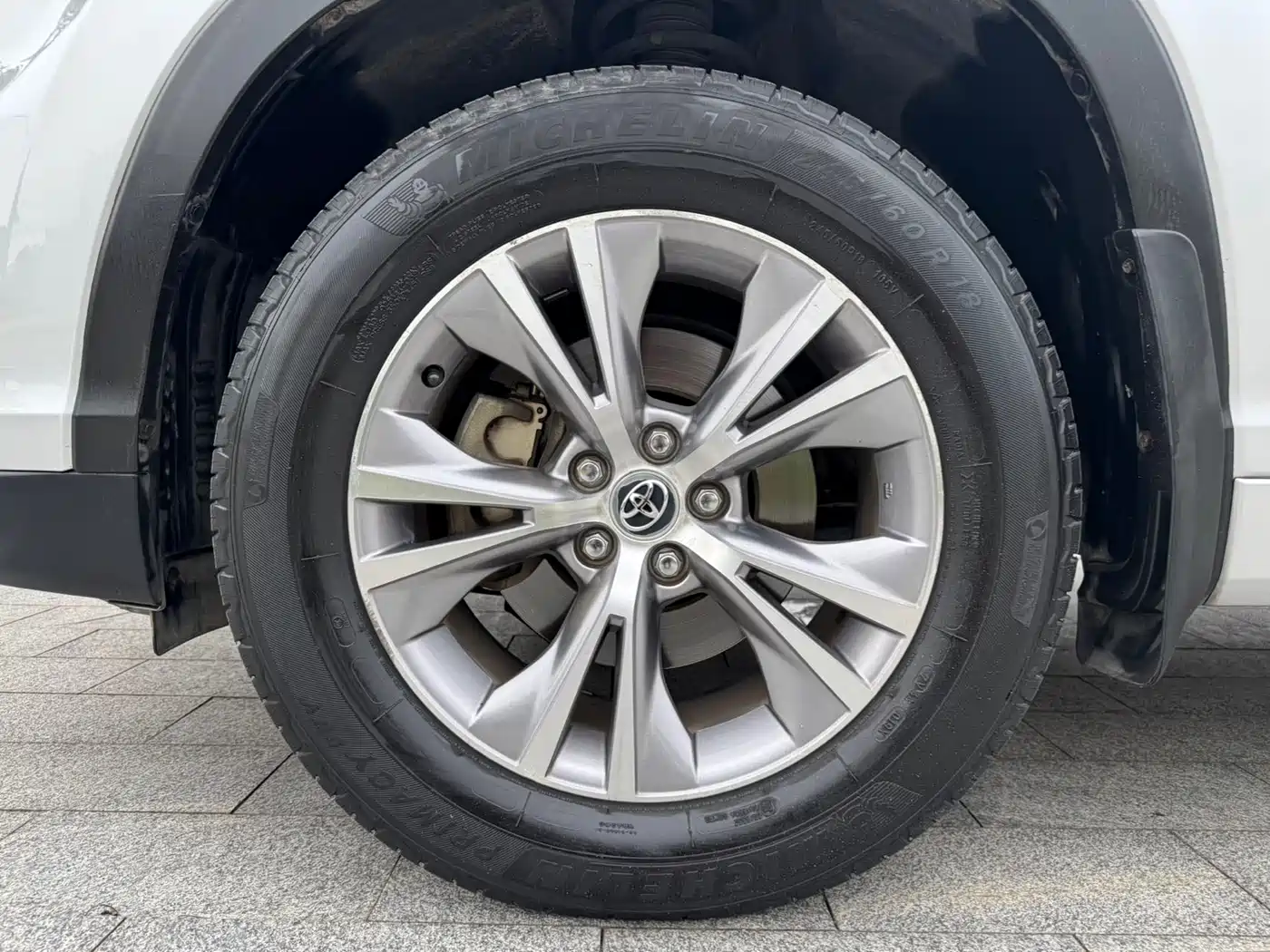 Toyota Highlander 2015 2.0T AWD Elite Edition 7-seater фото 10