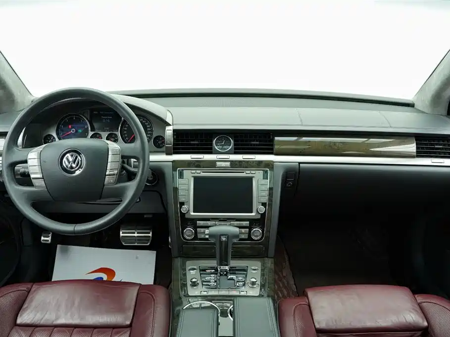 Volkswagen Phaeton 2011 4.2L V8 4-seat Extended Individual Edition фото 7