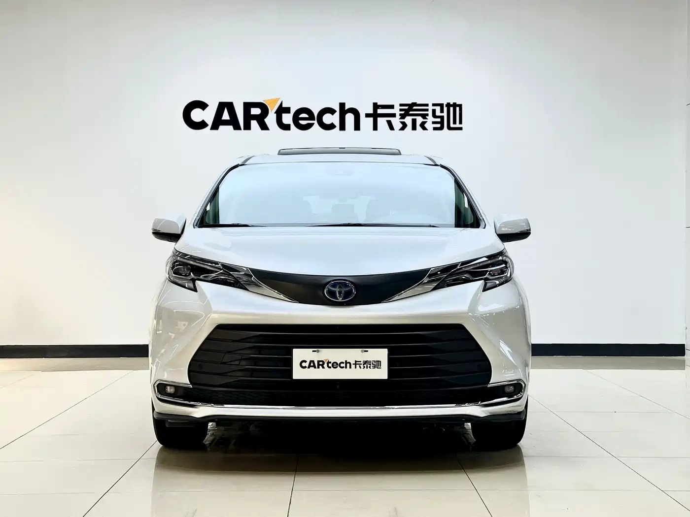 Toyota Sienna 2023 2.5L Hybrid Comfort Edition фото 2