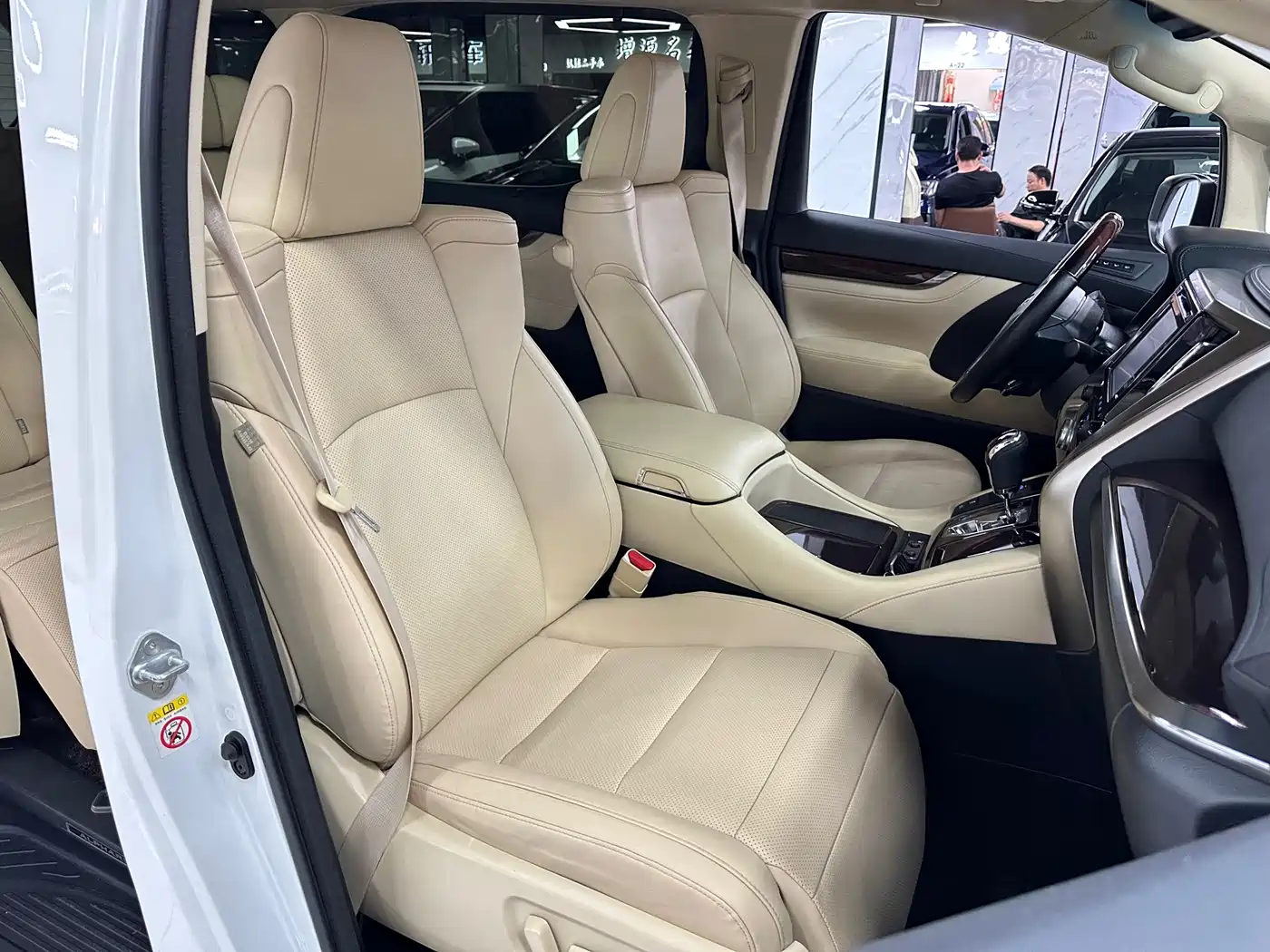 Toyota Alphard 2015 3.5L Luxury Edition фото 17