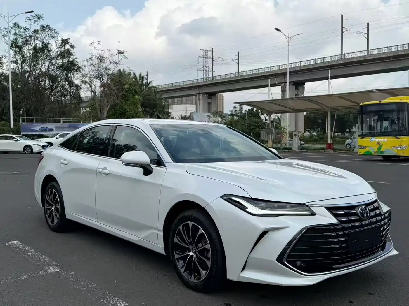 Toyota Avalon 2024 Model Hybrid 2.0L Premium Selection Edition фото 3