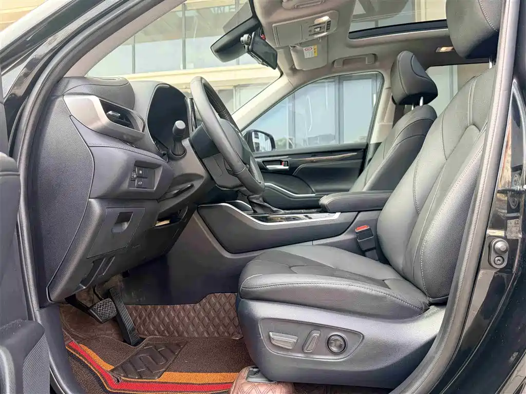 Toyota Highlander 2023 2.5L Smart Hybrid Dual Engine FWD Premium 7-Seater фото 4