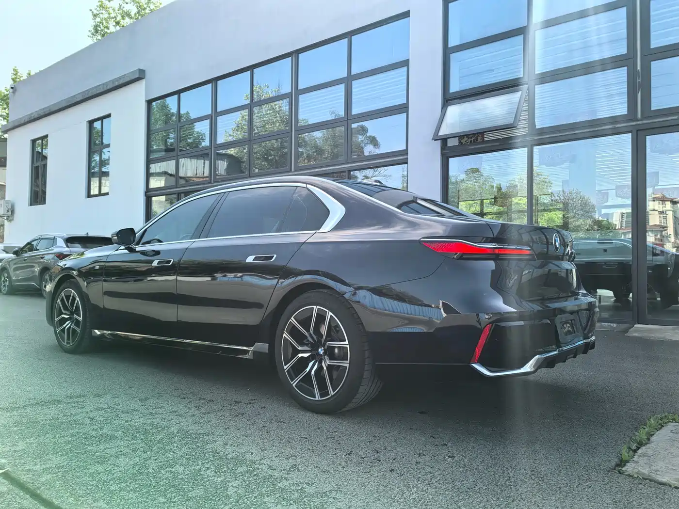 BMW 7 Series 2023 Model 735Li M Sport Package фото 9