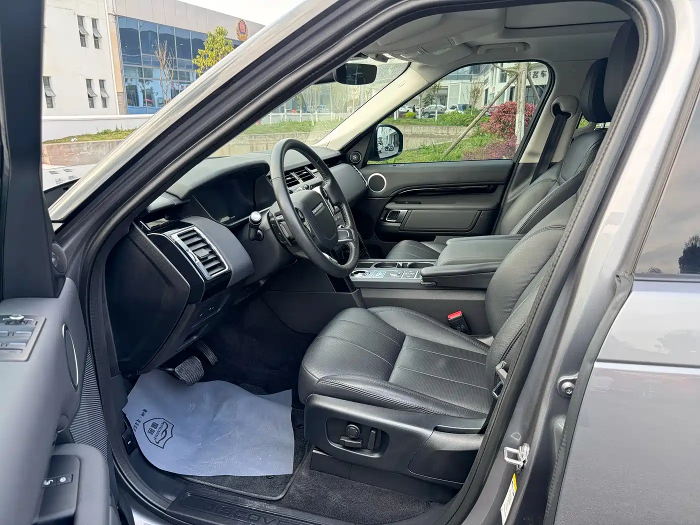 Land Rover Discovery 2019 2.0T SE фото 5