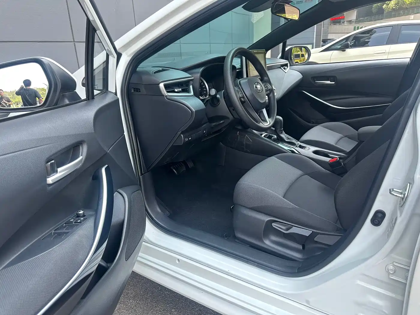 Toyota Levin 2021 Dual Engine 1.8H E-CVT Luxury Edition фото 8