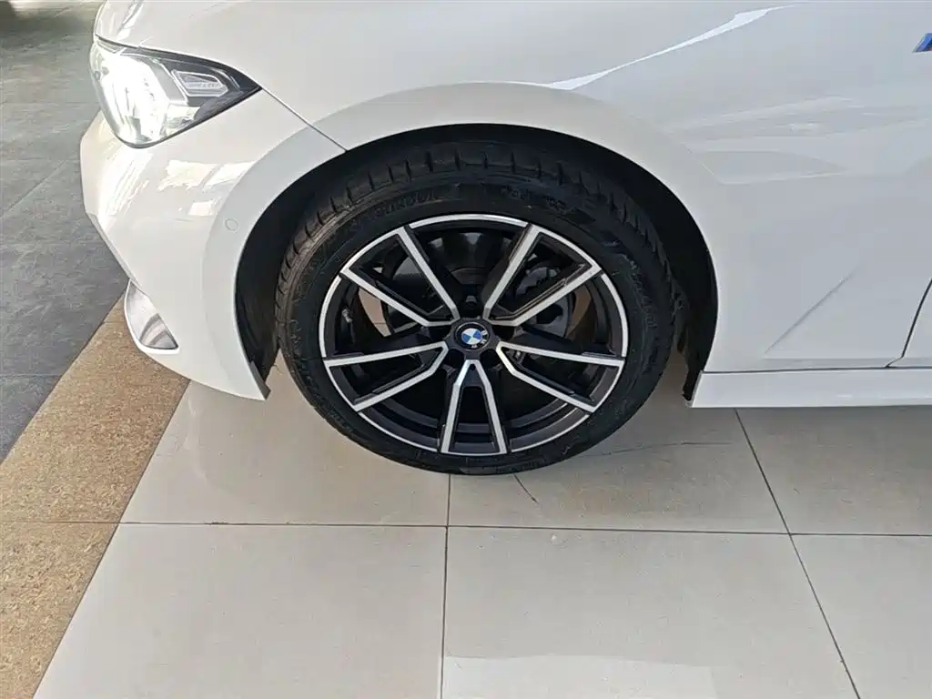 BMW 3 Series 2023 325Li M Sport Package фото 23