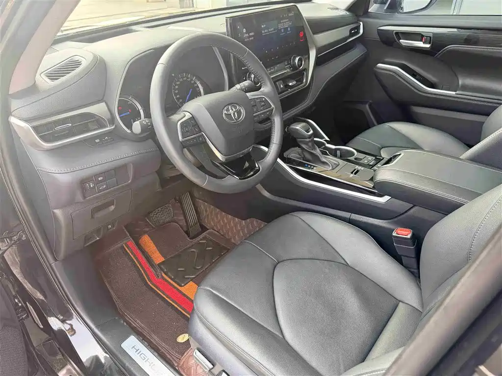 Toyota Highlander 2023 2.5L Smart Hybrid Dual Engine FWD Premium 7-Seater фото 5