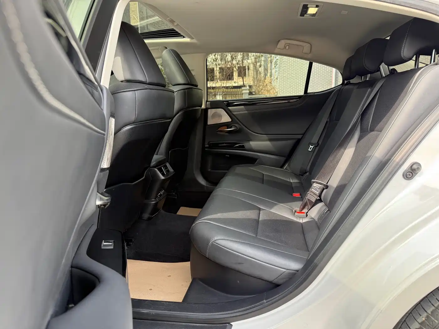 Lexus ES 2018 300h Excellence Edition China V фото 5