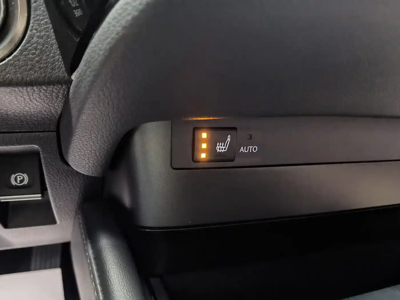 Lexus ES 2023 200 Excellence Edition фото 13