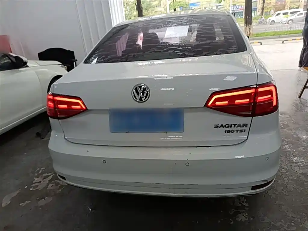 Volkswagen Sagitar 2017 180TSI Auto Exclusive Edition фото 6