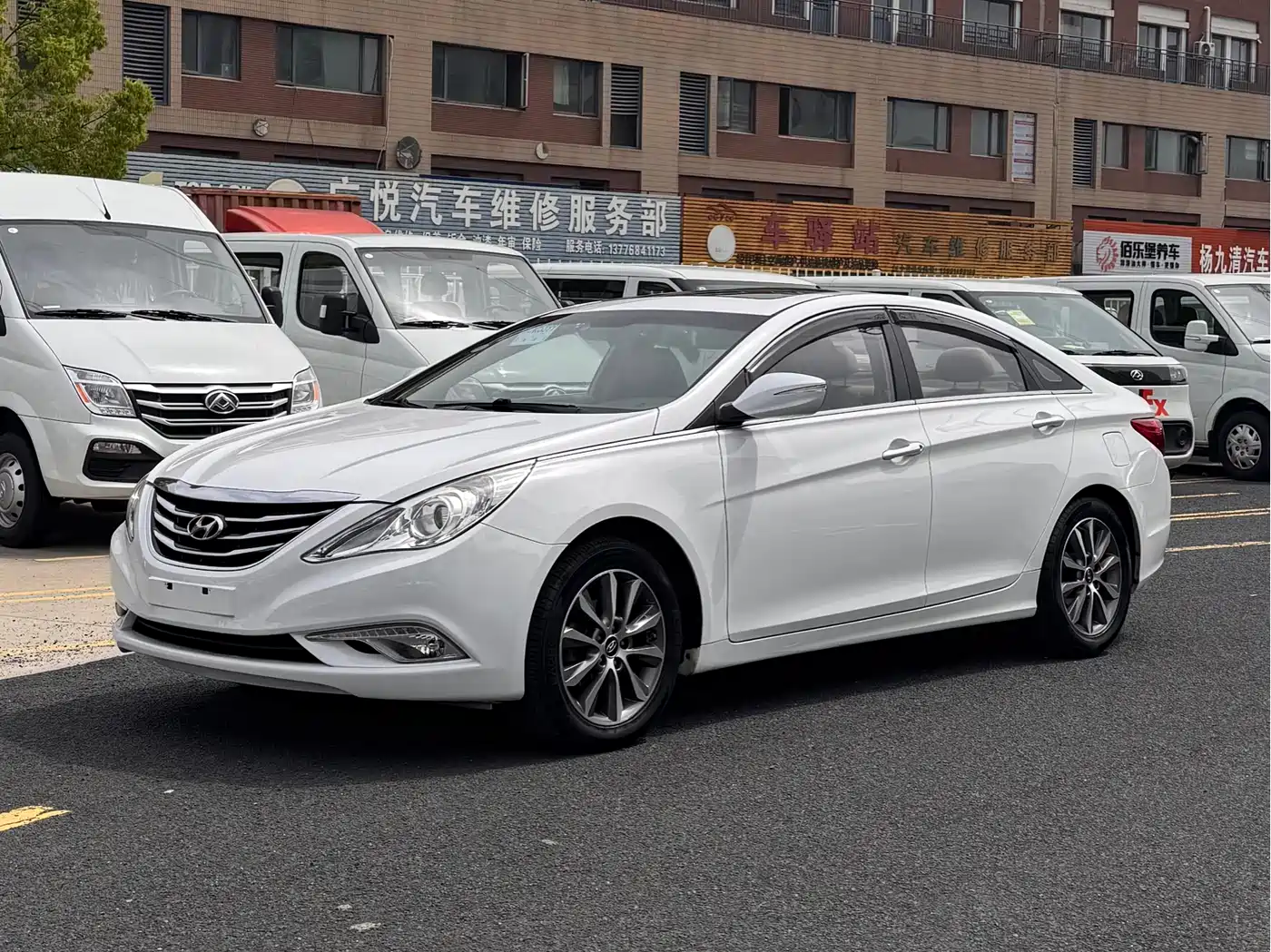 Hyundai Sonata 2015 Classic 2.0L Automatic Luxury Edition
