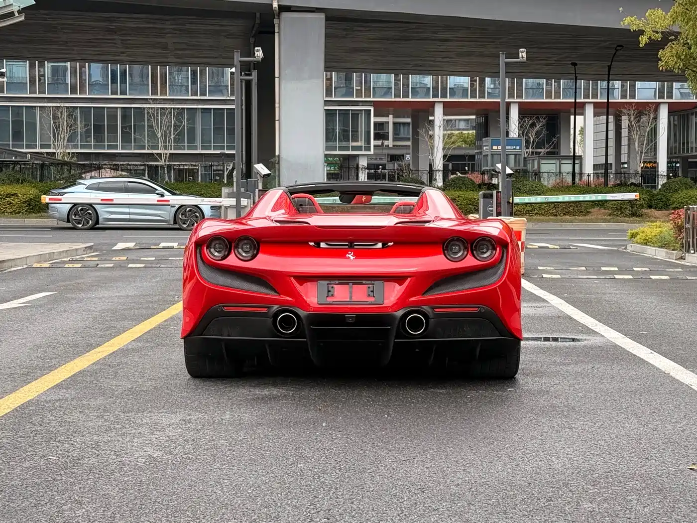 FERRARI F8
