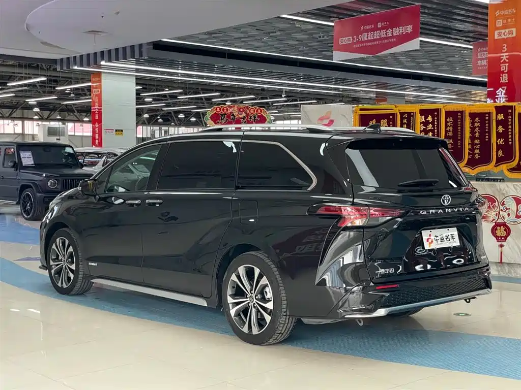 Toyota Granvia 2023 2.5L Hybrid Prestige PLUS Edition фото 5