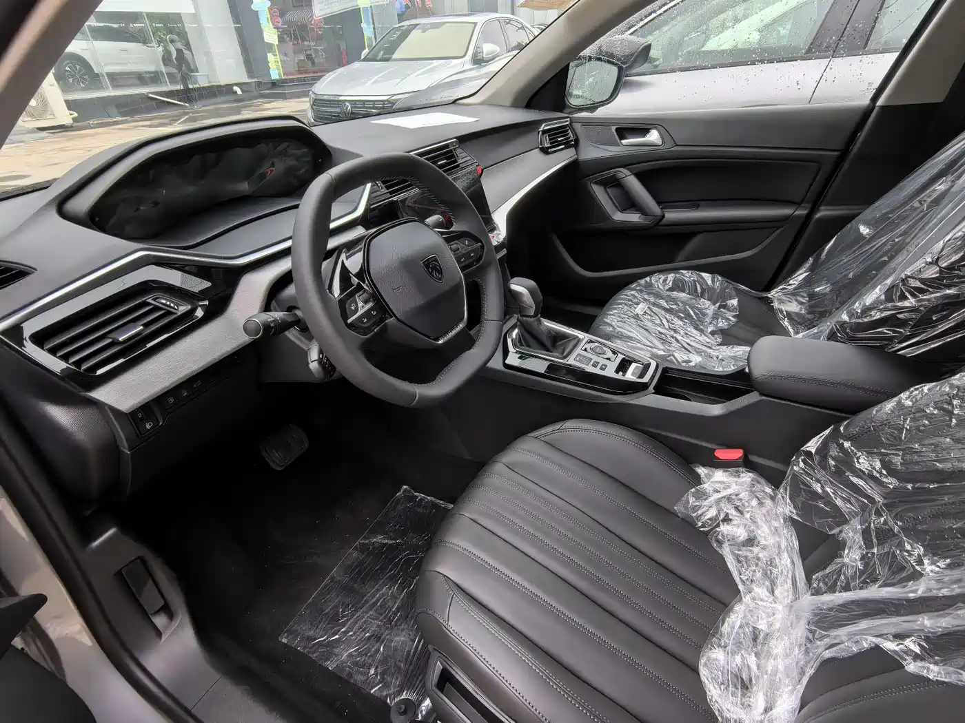 PEUGEOT 408