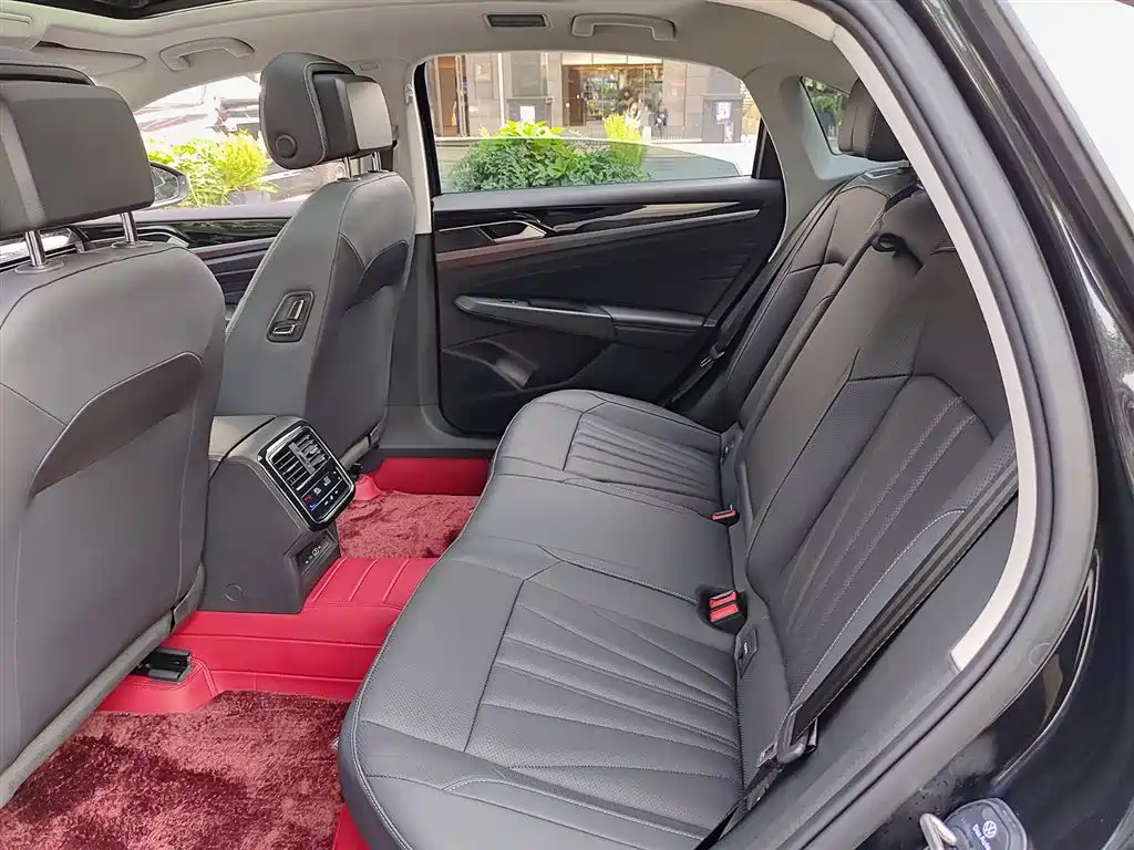 Volkswagen Passat 2025 Outstanding 380TSI Starlight Dragon Soaring Edition фото 8