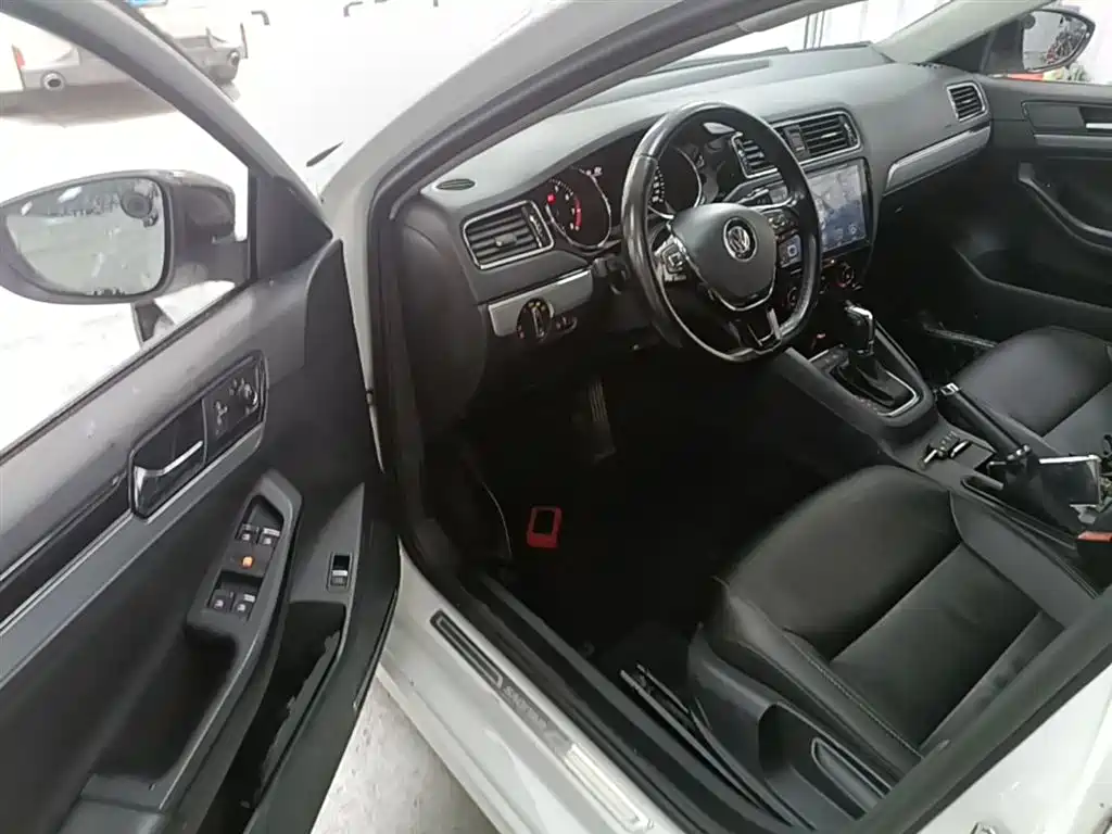 Volkswagen Sagitar 2017 180TSI Auto Exclusive Edition фото 16