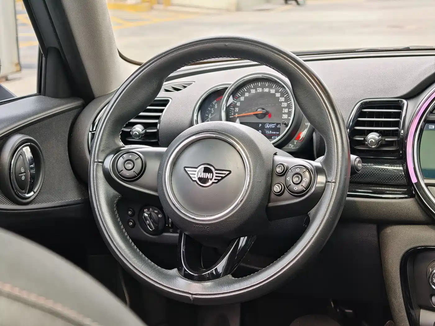 MINI CLUBMAN 2019 1.5T ONE Aesthetics Edition фото 4