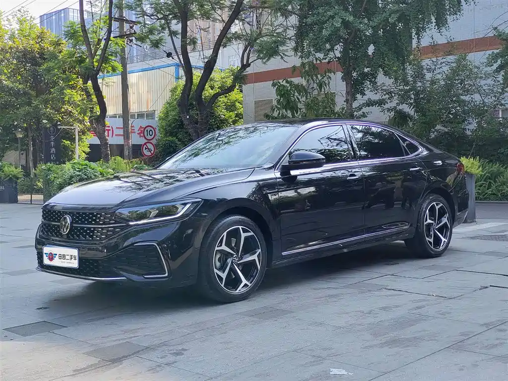 Volkswagen Passat 2025 Outstanding 380TSI Starlight Dragon Soaring Edition