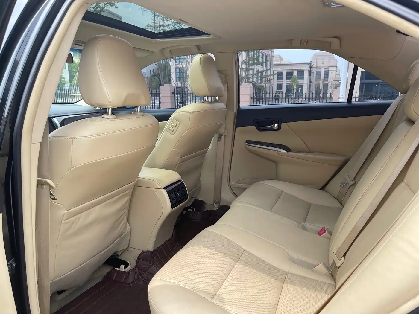 Toyota Camry 2016 2.0G 10th Anniversary Leading Edition фото 5
