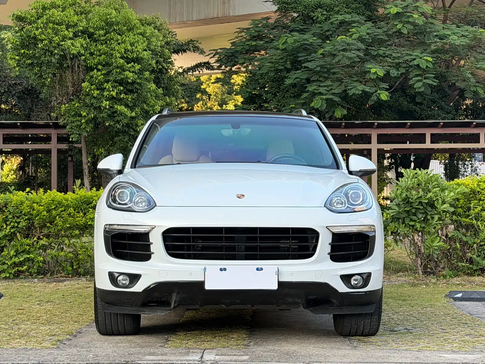Photo 2 - Porsche Cayenne