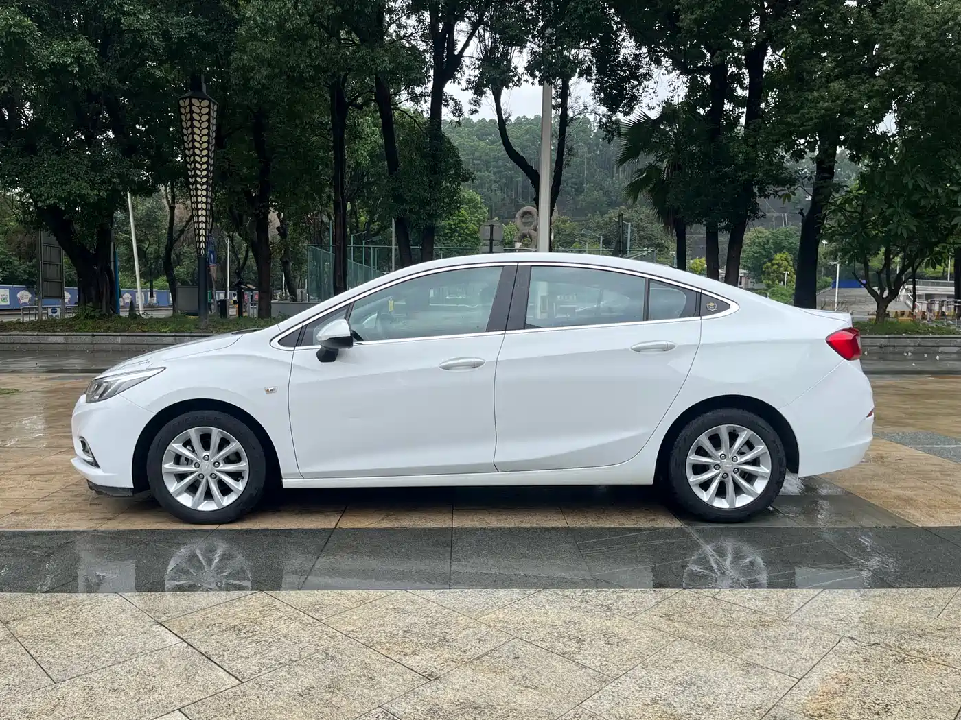 Chevrolet Cruze 2017 1.5L Automatic Pioneer Sunroof фото 7