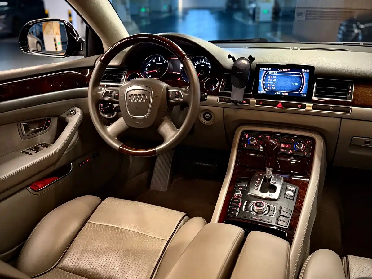 Photo 2 - Audi A8