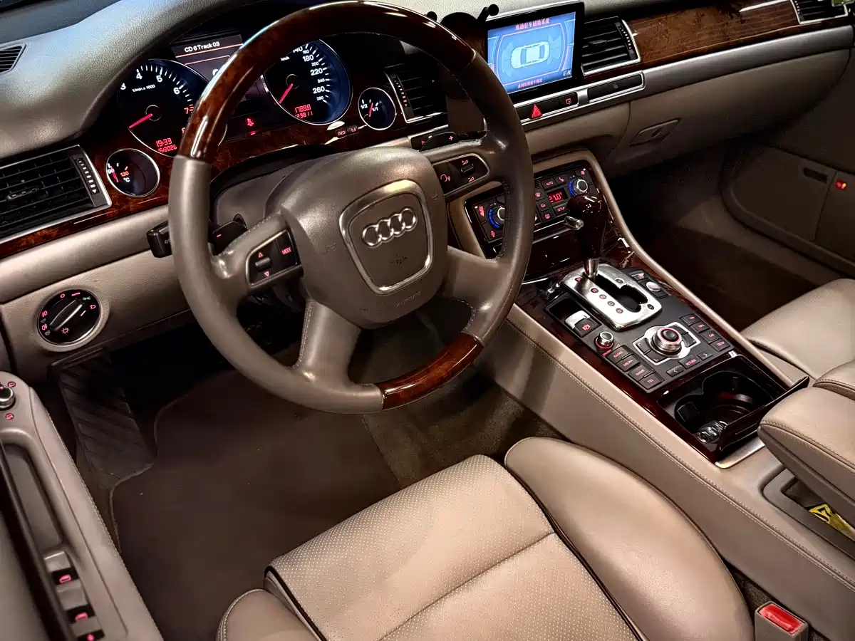 Photo 12 - Audi A8