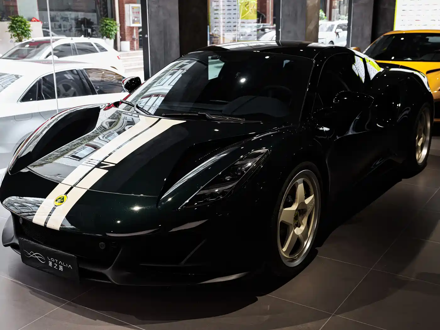 Lotus Cars EMIRA 2022 3.5T V6 Manual First Edition фото 2