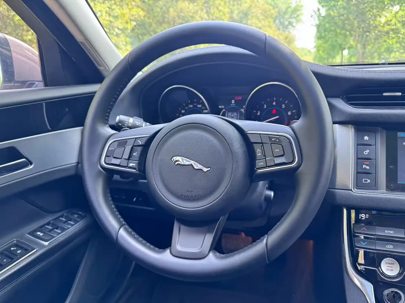 Jaguar XF 2016 2016 XF 2.0T 2WD Elegance Edition