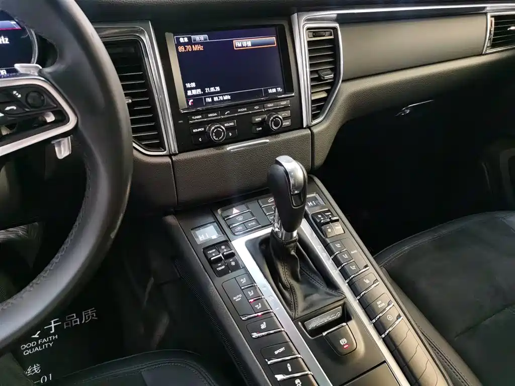 Porsche Macan 2016 Macan 2.0T фото 9