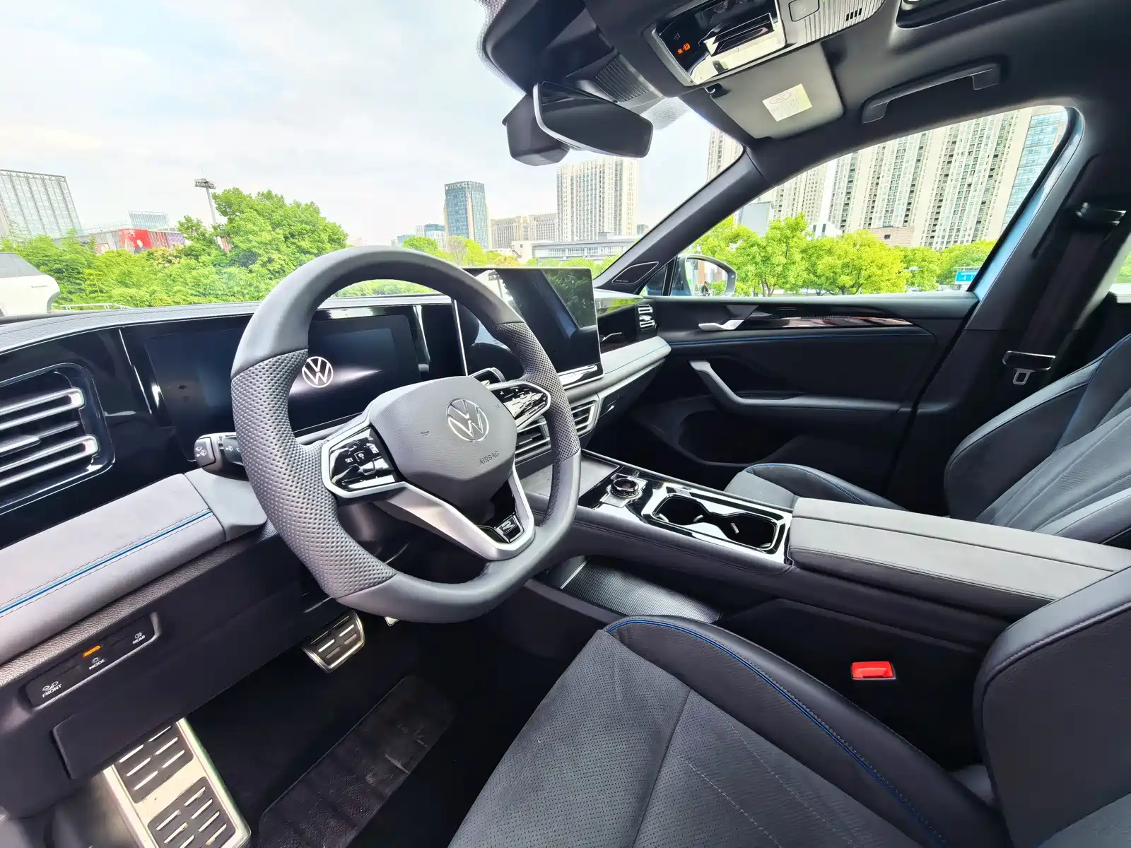 Фото 9 - Volkswagen Tiguan L